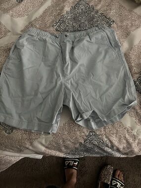 Basic Editions Light Gray Men’s Flat Front Elastic-Waist Shorts